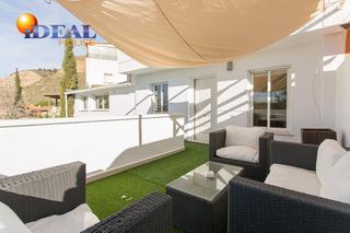 Casa adossada a Cenes de la Vega. Vivienda en urbanización los abetos