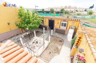 Casa a Calle san quintin-jau 16. Oportunidad única en el jau santa fe casa en planta baja con esp
