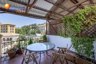 Casa adossada a Centro - Sagrario. Vivienda con licencia turística junto al arco de elvira