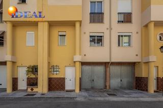 Casa adossada a Calle de manuel de falla 10. Tu casa ideal te espera en los ogíjares! tranquilidad, vistas y