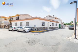 Casa a Avenida andalucia 5. Bonita casa en esquina