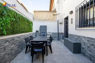Maison à San Antón. Vivienda totalmente reformada en el centro de armilla, lista par