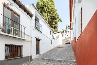 Casa adossada  C. frailes de la victoria, 5. Una joya con vistas a la historia de granada  vive en el corazón