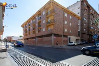 Geschäftsraum in Calle del pintor juan gris 6. Amplio local comercial en linares