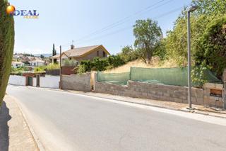 Terreno residencial en Calle de la azucena 87. Venta de solar de 590 m2 en otura zona colegio