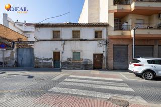 Terreny residencial a Calle del generalife 25. Atención promotores. casa para derribar y hacer bloque de hasta