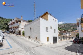 Casa en Travesía paraíso 1. Oportunidad única en lanjarón  casa de tres plantas con encanto