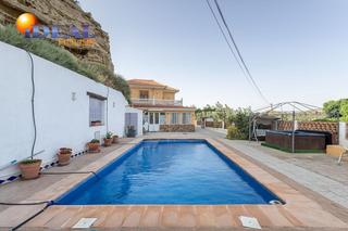 Xalet a Caniles 34. Caniles  chalet independiente de 4 dormitorios con piscina