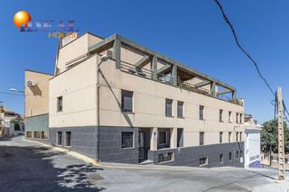 Pis  Avenida madrid 2. Piso de 2 dormitorios  plaza garaje  trastero en calle principal