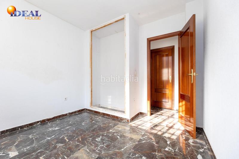 Foto 2981ef11-fe9f-4a90-97bb-f5d50f5be0f2. Chalet en calle abeto (loma verde) 42 chalet con gran parcela y piscina en loma verde, en Albolote