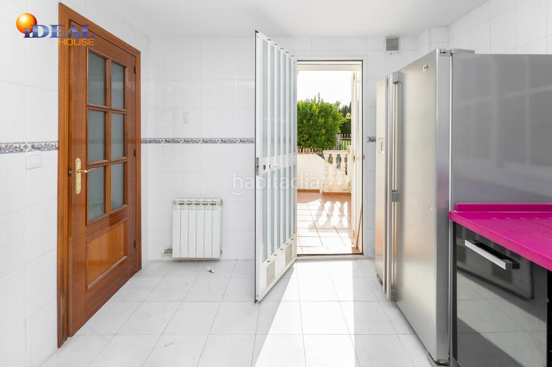 Foto d6b83169-351d-44aa-919a-245f18a00451. Chalet en calle abeto (loma verde) 42 chalet con gran parcela y piscina en loma verde, en Albolote