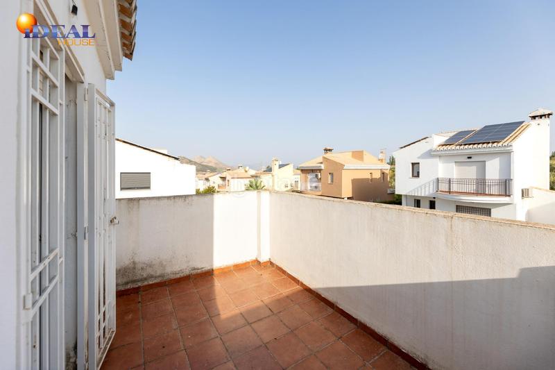 Foto e80c40de-1591-4748-846b-adeaf9302409. Chalet en calle abeto (loma verde) 42 chalet con gran parcela y piscina en loma verde, en Albolote