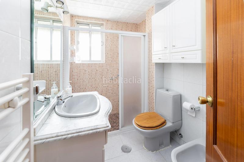 Foto ecf6db1d-8dcb-4385-958a-79ee7c4b5e78. Piso en calle santa margarita 8 fantástico piso junto instituto astrofísica en Granada