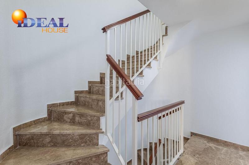 Foto b162ace6-8536-4ac7-8aae-7a1eafa3dd23. Casa adosada en calle de manuel de falla 10 tu casa ideal te espera en los ! tranquilidad, vistas y espacio para toda la familia en Ogíjares
