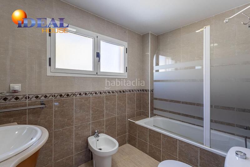 Foto e921ae3b-db9b-47ec-a317-0baeaf6537c8. Casa adosada en calle de manuel de falla 10 tu casa ideal te espera en los ! tranquilidad, vistas y espacio para toda la familia en Ogíjares