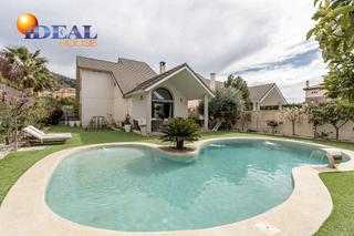 Chalet  Calle borraja 13. Gr3922 chalet independiente de alta calidad con piscina en urb c
