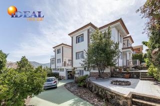 Casa a Barrio de la Vega. Gran casa en monachil
