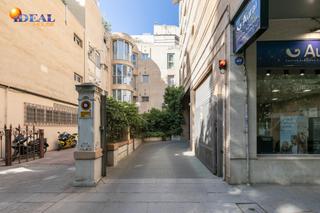 Aparcament cotxe a Paseo paseo de la bomba, 13 13. Espaciosa plaza de garaje en el corazón del paseo del salón