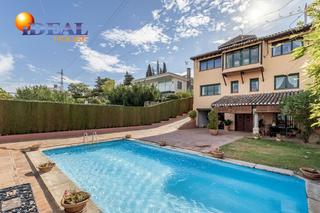 Chalet  Calle del betis 7. Gran casa con piscina en colinas bermejas, monachil
