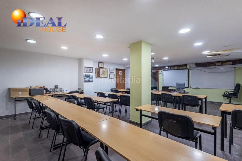 Foto 4d3c0e9b-22b0-41b0-83df-55e5947deb90. Office space in calle calle de andorra in San Matías - Realejo Granada