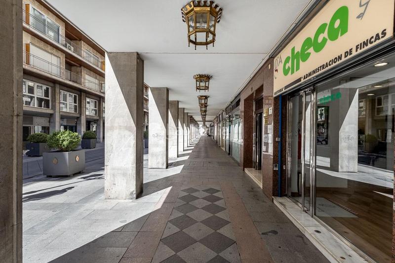 Foto abcccb62-dac7-4de0-b045-26f75666aba2. Local commercial dans calle ángel ganivet 15 dans San Matías - Realejo Granada