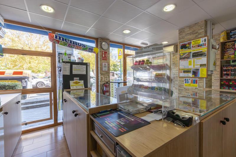 Foto ae285da6-62c5-489a-a14a-08787bd010b1. Local comercial a calle calle primavera a Cervantes Granada