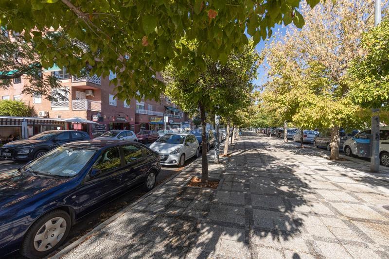 Foto ca70d633-c9f9-46d6-8465-1f7e34b40c0b. Local comercial a calle calle primavera a Cervantes Granada