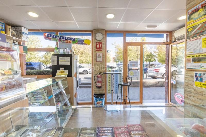 Foto d6af52b6-8b7e-4e74-9c67-201aa8edbbdb. Local comercial a calle calle primavera a Cervantes Granada