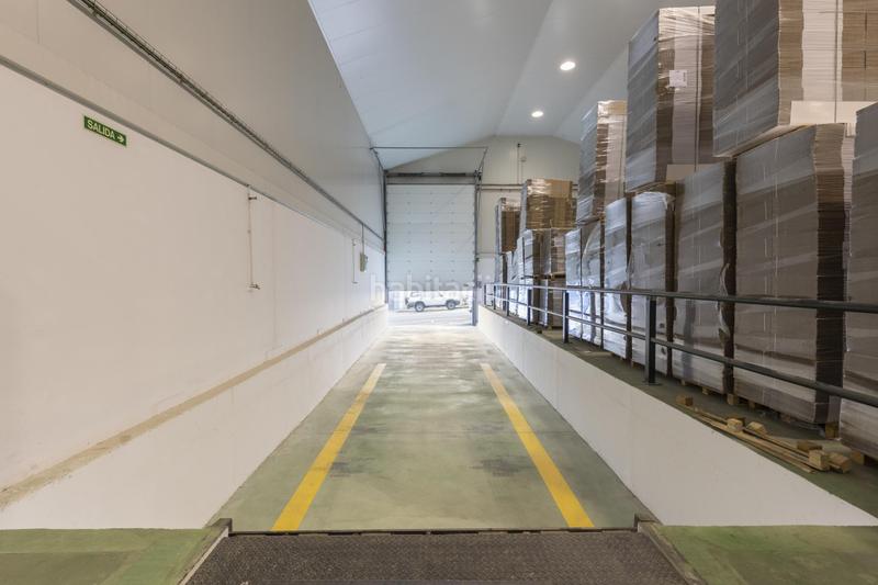 Foto 74bc2b0c-6f6a-4952-a271-fc81f2d2ebc1. Nave industrial en calle calle el romeral nave industrial en venta en Dúrcal