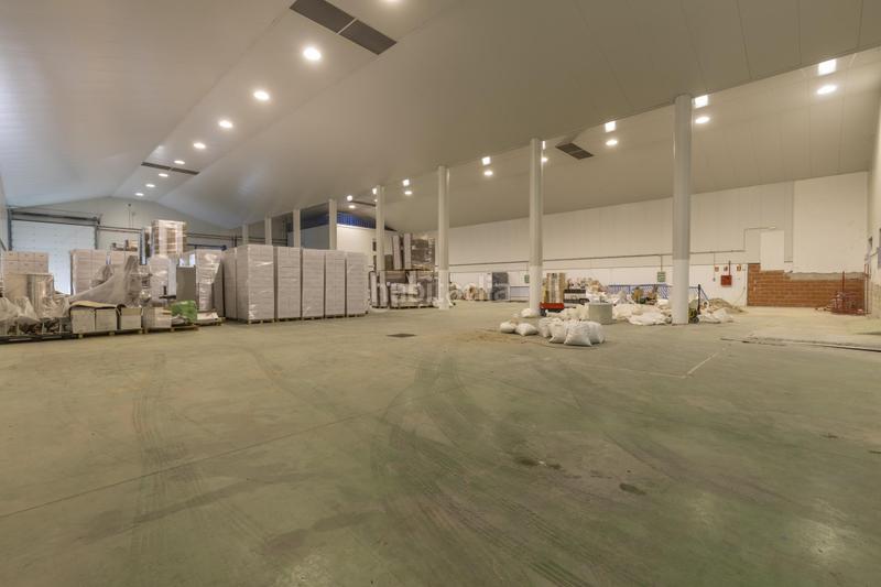 Foto 9538dad1-916e-4241-8795-1e5efd37bc56. Nave industrial en calle calle el romeral nave industrial en venta en Dúrcal