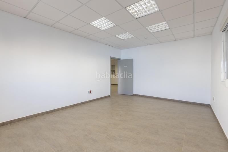 Foto f4d76462-fbdc-4af7-838e-a9fde439aba2. Nave industrial en calle calle el romeral nave industrial en venta en Dúrcal