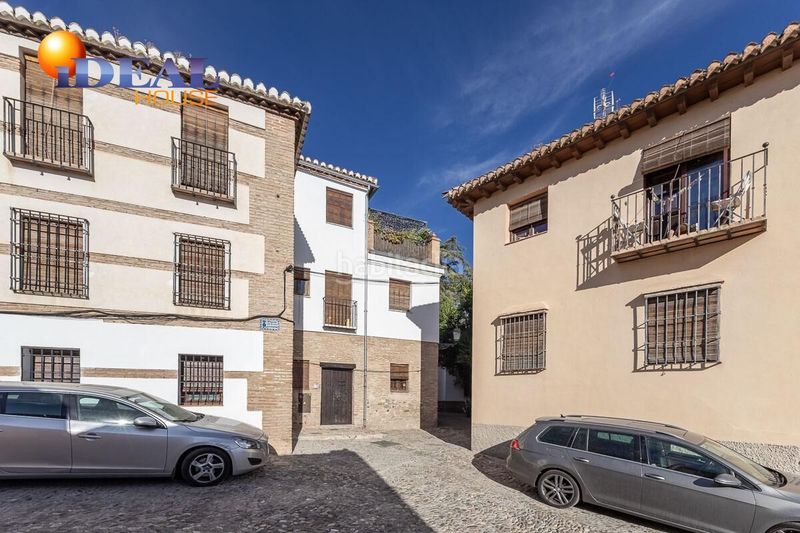 Foto c54fb62b-f7f6-40ae-9de2-9f828365f1cf. Edifici a placeta del cristo de las azucenas a Barrio de Albaicín Granada