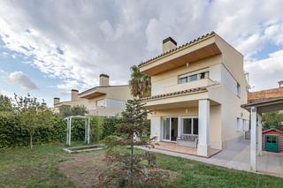 Chalet à Calle pisa de la mulica 44. Chalet en otura