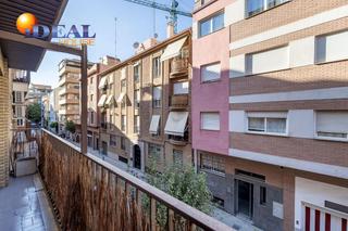 Piso  Calle azhuma 17. Estupendo piso junto alhamar