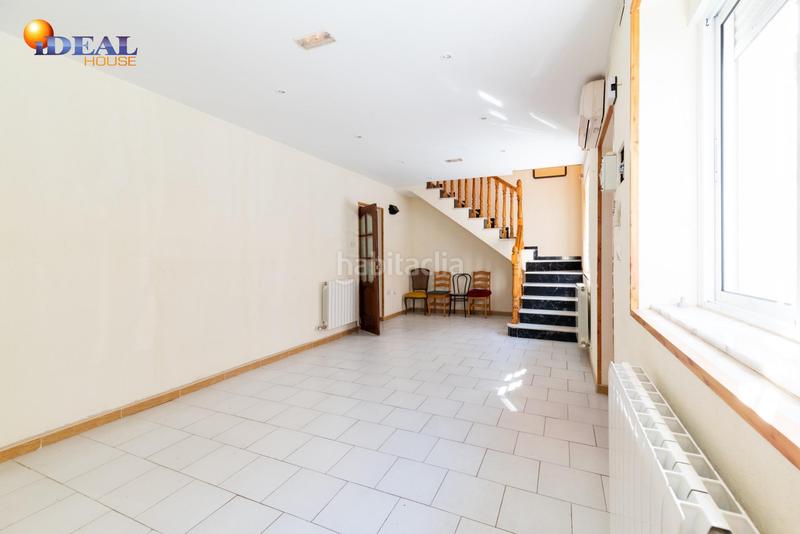 Foto 18b5f6c9-5ff0-4f35-91ad-f1cac741a66d. Maison jumelée dans calle rosa 1 dans Santa Fe