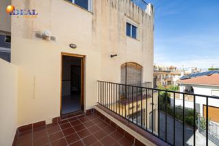 Àtic a La Zubia Ciudad. Descubre el encanto de este ático dúplex en la zubia a solo 175,