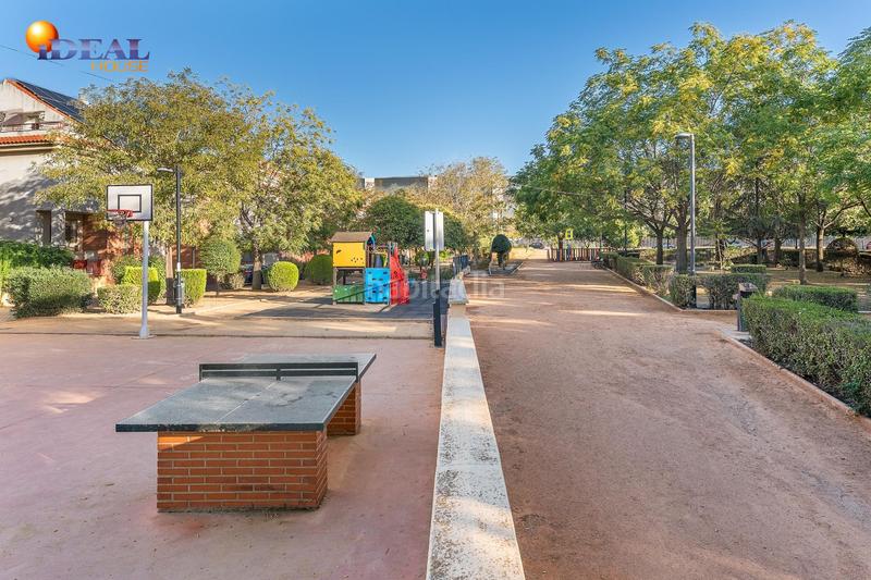 Foto 84039cd3-1d22-4383-9a1b-5cb695166c2b. Reihenhaus mit heizung parking in San Miguel Armilla