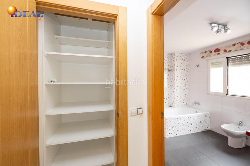 Foto 9ecb21bb-c031-48b4-808b-284cb424cfc9. Casa adossada amb aparcament a Ogíjares