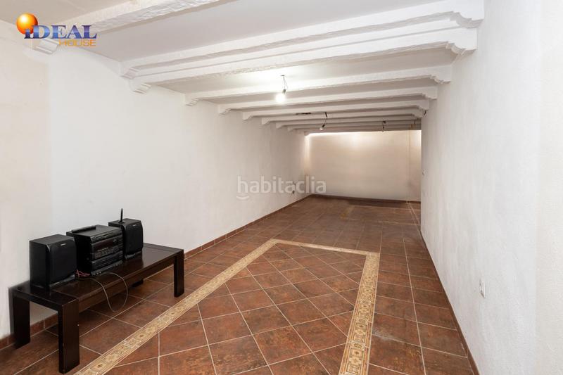 Foto f06862da-f490-4160-ba1b-844c9f9d4087. Casa adossada amb aparcament a Ogíjares