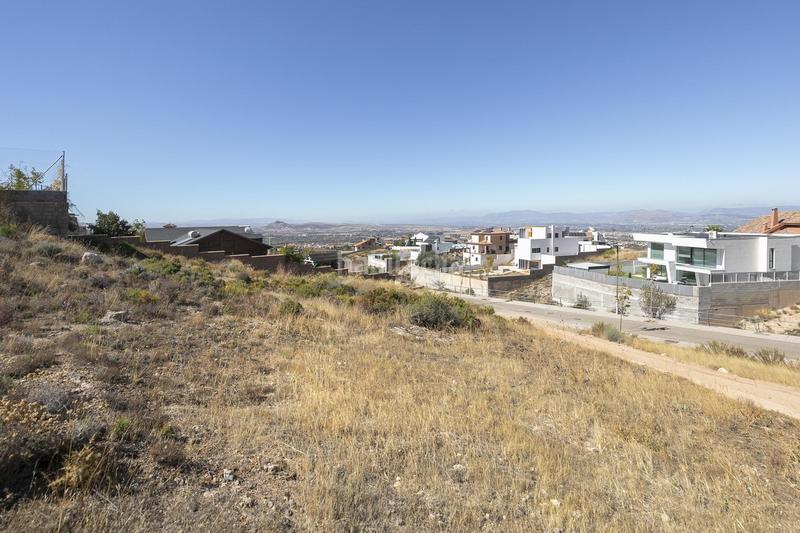 Foto 201e57eb-4465-4b1d-8c42-236452f6de8b. Terreno residenziale in calle churriana de la vega in Zubia (La)