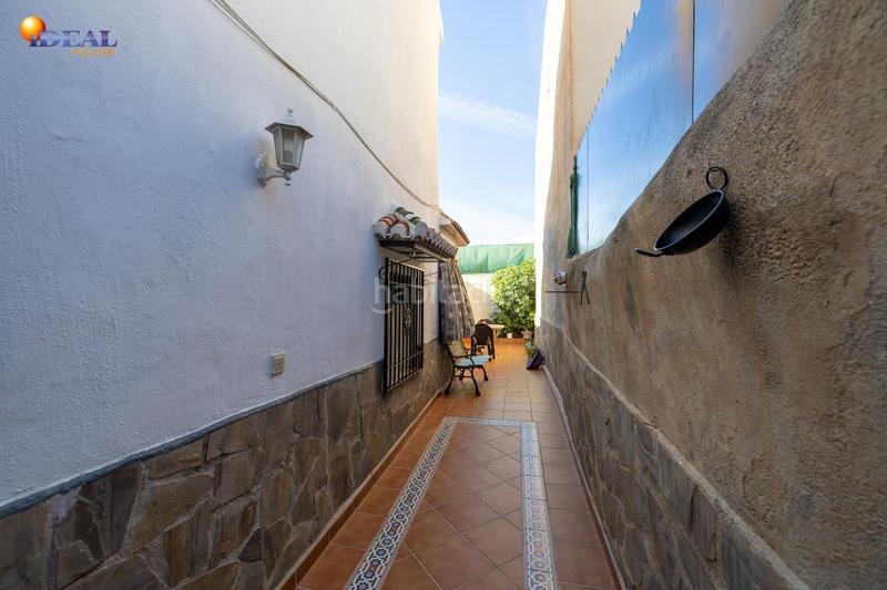 Foto b81567ce-4a89-4293-bc50-9708220f17b1. Reihenhaus in calle de mariana pineda 1 in Lecrín