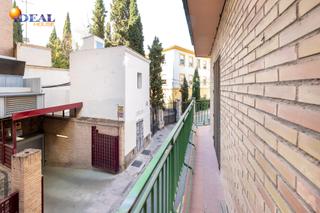 Pis  Calle triana baja. Venta de piso de 4 dormitorios y 2 baños en granada zona centro
