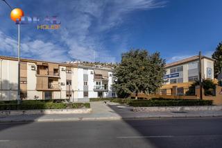 Piano terra in Plaza del duque de san pedro de galatino 7. Gran oportunidad en una de las zonas más top de granada!