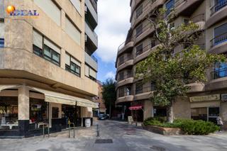 Pis  Calle calle lindaraja, 2 2. Luminoso piso exterior junto al paseo del salón.