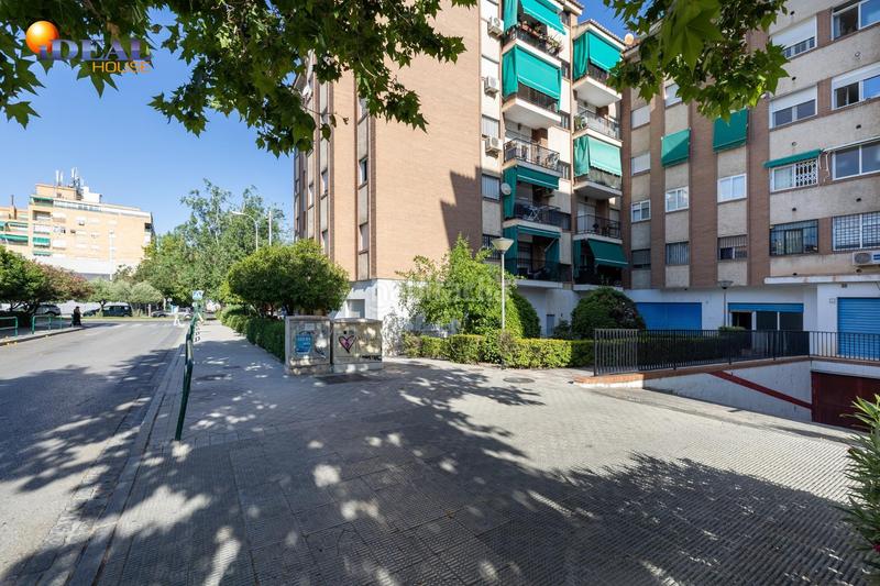 Foto 84e6ab3f-1ac2-4c16-b6ed-d9a6466ab6d2. Business premise in Av. F. Garcia Lorca - Nueva Estación Autobuses Granada