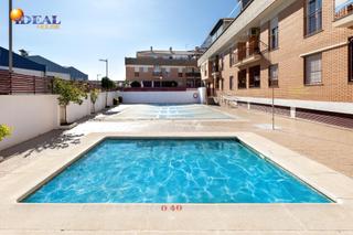 Appartement à San Cayetano. Piso en churriana de la vega con piscina comunitaria!