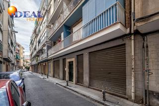 Appartement à Calle san pío x 12. Oportunidad de inversión en el zaidín  piso con gran potencial