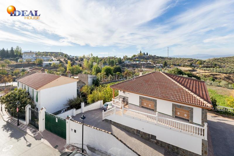 Foto 2e04eb60-282b-479f-b680-6e916735460e. Casa pareada casa en venta en el centro amplia, luminosa y muy funcional en Alfacar