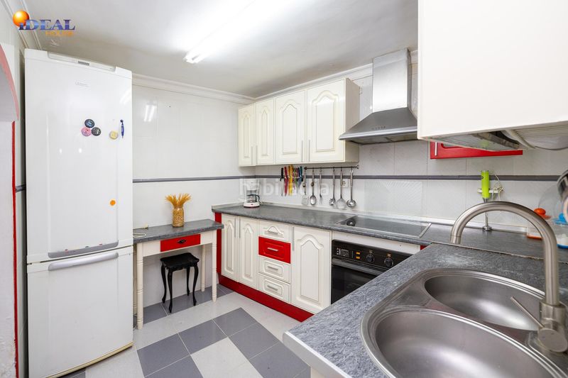 Foto 278a6b3c-4b64-43a7-8a64-225e4c458426. Casa adossada a Loja