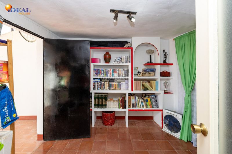 Foto 48fb39c4-07d7-4357-9971-4272845c0a93. Casa adossada a Loja